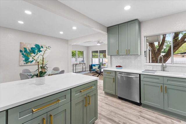 2530 W DIANA STREET, Tampa, FL 33614