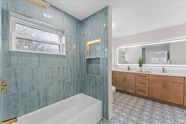 2530 W DIANA STREET, Tampa, FL 33614