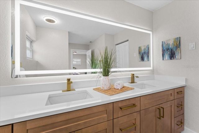 2530 W DIANA STREET, Tampa, FL 33614