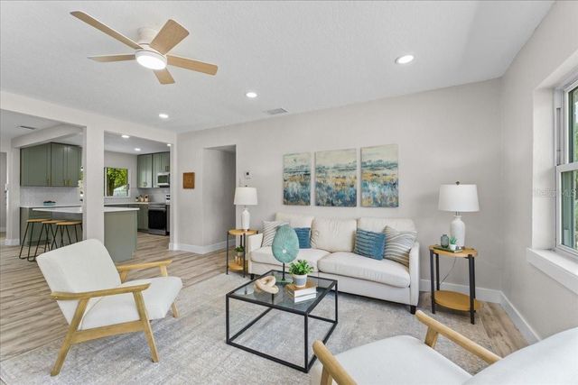 2530 W DIANA STREET, Tampa, FL 33614