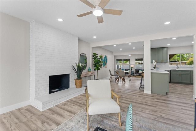 2530 W DIANA STREET, Tampa, FL 33614