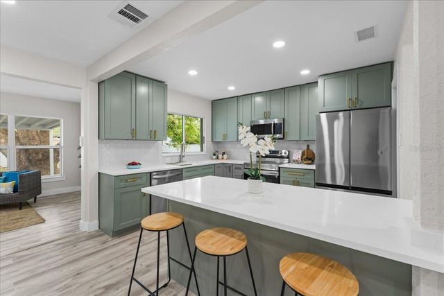 2530 W DIANA STREET, Tampa, FL 33614