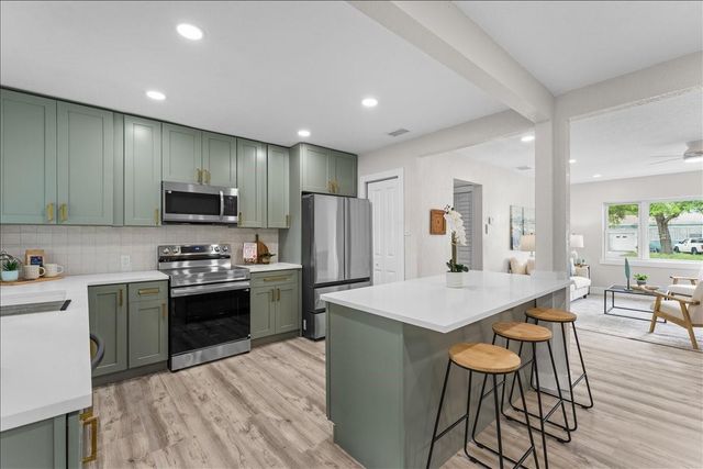 2530 W DIANA STREET, Tampa, FL 33614