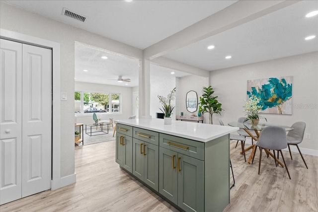 2530 W DIANA STREET, Tampa, FL 33614