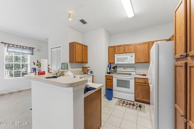 1725 FOREST LAKE Circle 3, Jacksonville, FL 32225