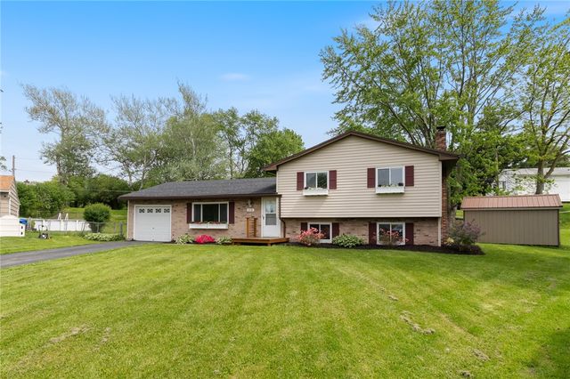 218 Kusak Road, Henrietta, NY 14467