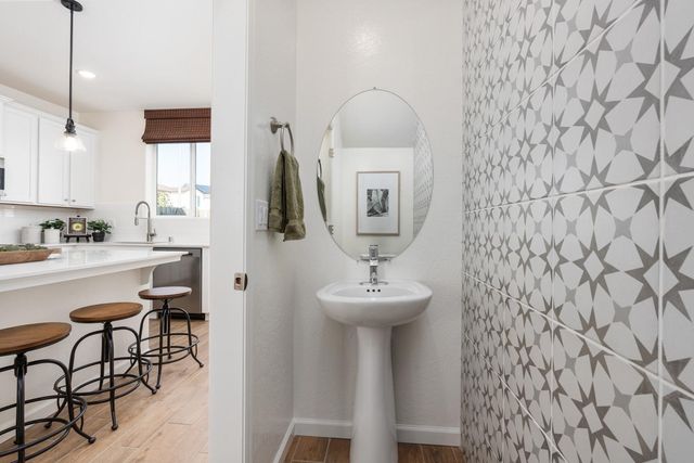 6540 E Cresthaven Drive, Fresno, CA 93727