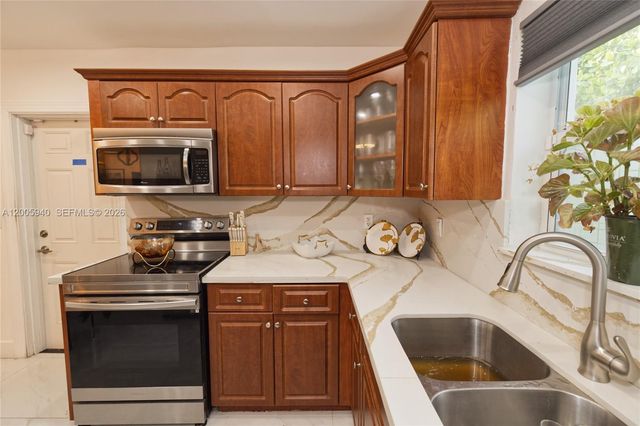 795 NE 146th St, North Miami, FL 33161