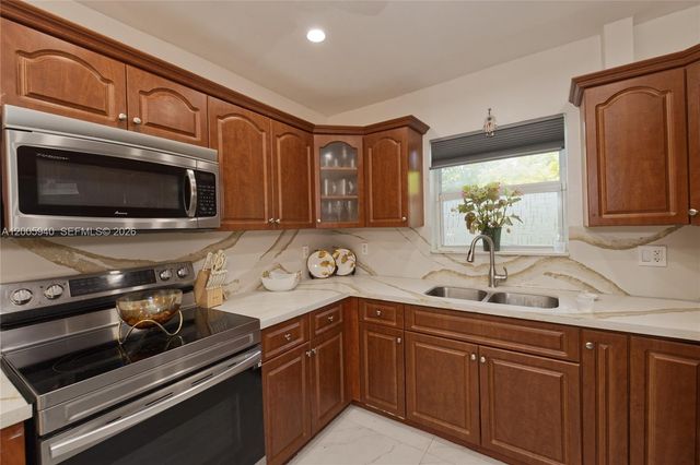 795 NE 146th St, North Miami, FL 33161