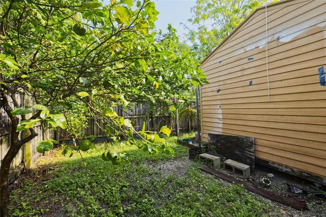 795 NE 146th St, North Miami, FL 33161