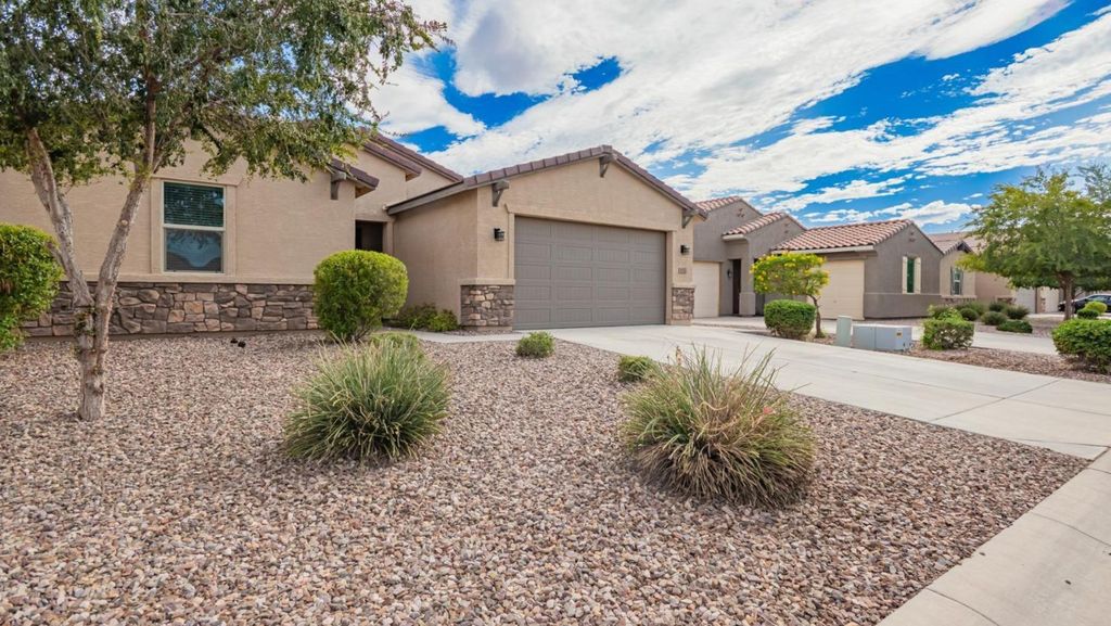1035 W Carlsbad Drive, San Tan Valley, AZ 85140