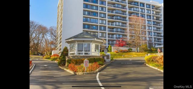 200 High Point Drive 8, Hartsdale, NY 10530