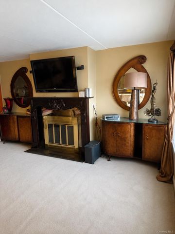 200 High Point Drive 8, Hartsdale, NY 10530