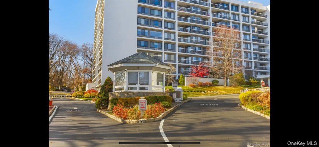 200 High Point Drive PH 8, Hartsdale, NY 10530 — photo 2