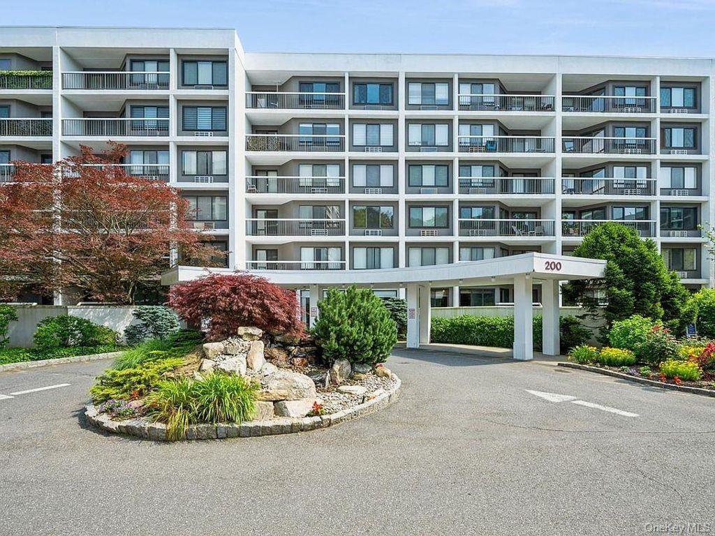 200 High Point Drive PH 8, Hartsdale, NY 10530 — photo 3