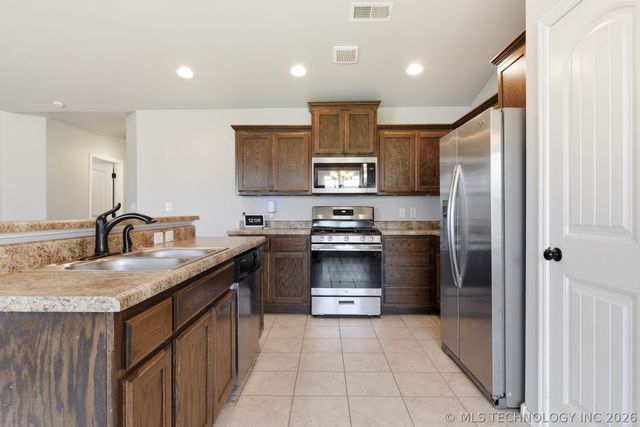 3913 W 104th Court S, Jenks, OK 74037