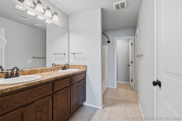 3913 W 104th Court S, Jenks, OK 74037