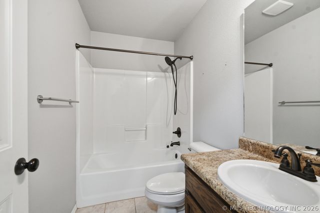 3913 W 104th Court S, Jenks, OK 74037