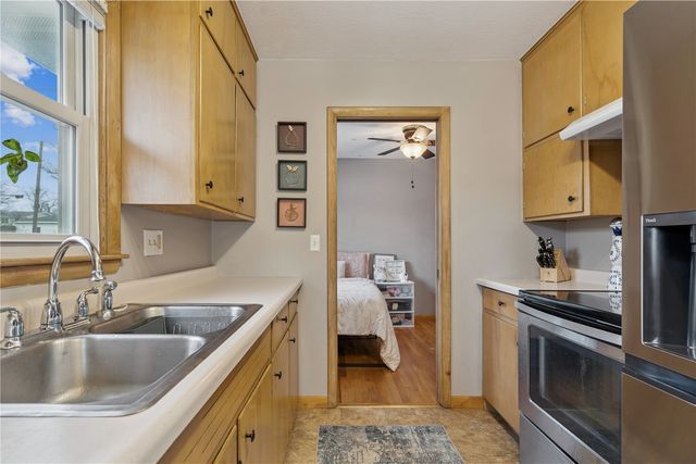 50 27th Avenue Drive SW, Cedar Rapids, IA 52404