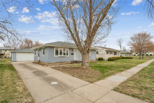 50 27th Avenue Drive SW, Cedar Rapids, IA 52404