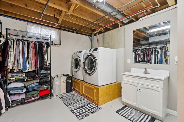 50 27th Avenue Drive SW, Cedar Rapids, IA 52404