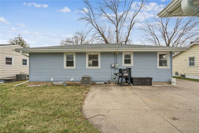 50 27th Avenue Drive SW, Cedar Rapids, IA 52404