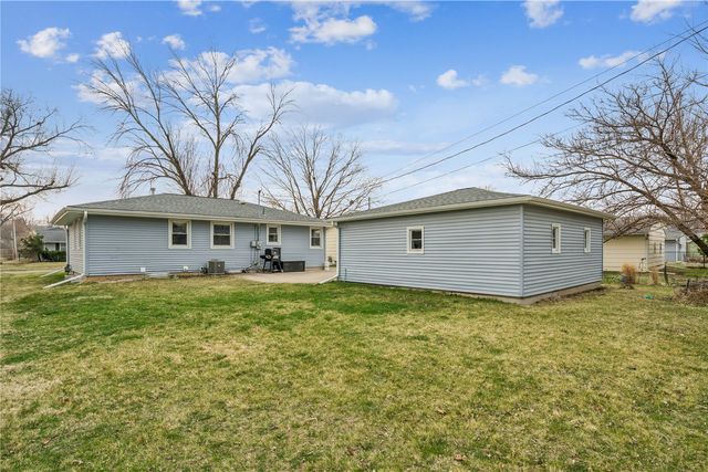 50 27th Avenue Drive SW, Cedar Rapids, IA 52404