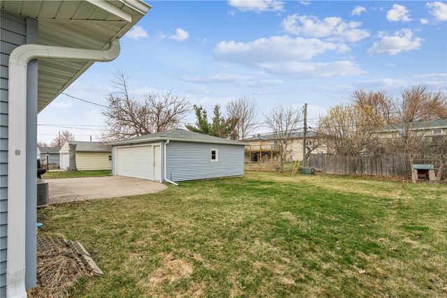 50 27th Avenue Drive SW, Cedar Rapids, IA 52404