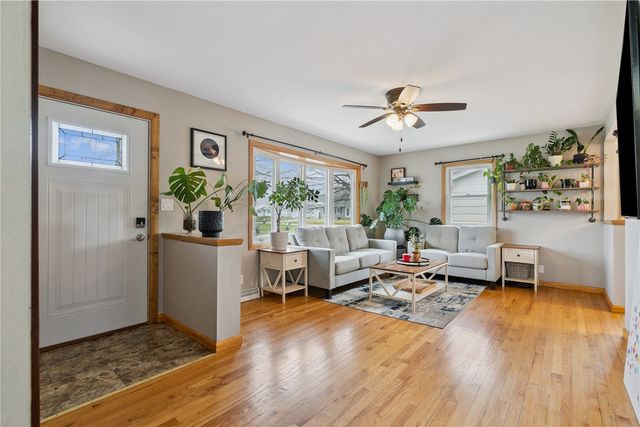 50 27th Avenue Drive SW, Cedar Rapids, IA 52404