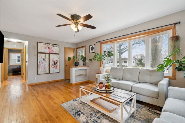 50 27th Avenue Drive SW, Cedar Rapids, IA 52404