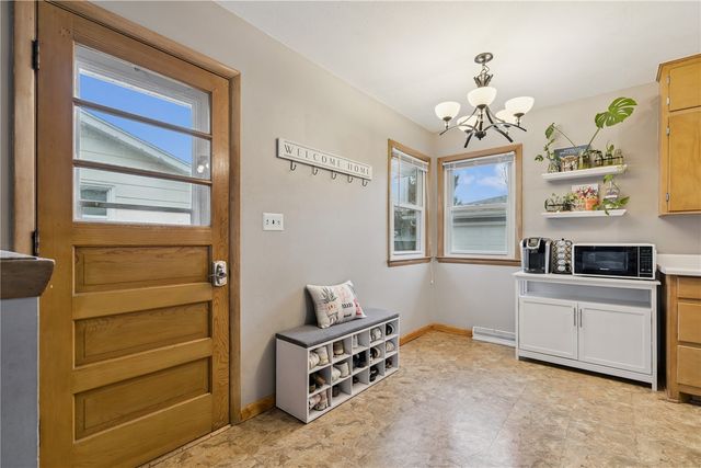 50 27th Avenue Drive SW, Cedar Rapids, IA 52404