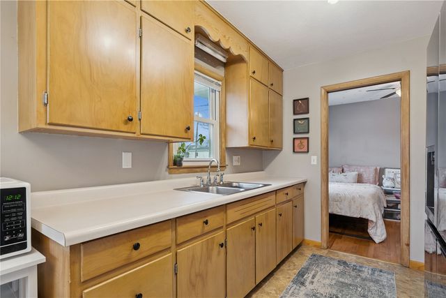 50 27th Avenue Drive SW, Cedar Rapids, IA 52404