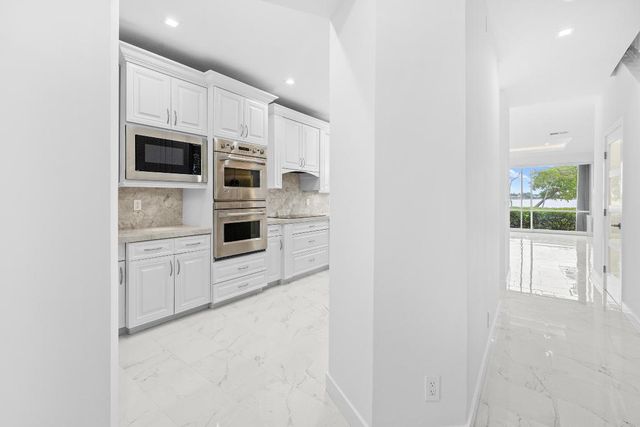 88 N Lakeshore Drive, Hypoluxo, FL 33462