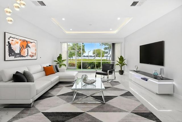 88 N Lakeshore Drive, Hypoluxo, FL 33462