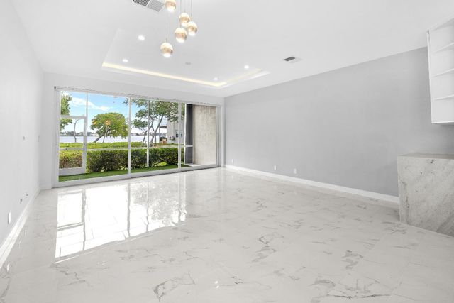 88 N Lakeshore Drive, Hypoluxo, FL 33462