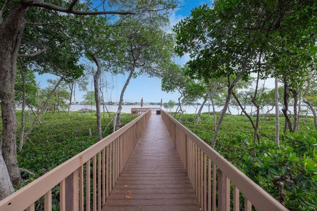 88 N Lakeshore Drive, Hypoluxo, FL 33462