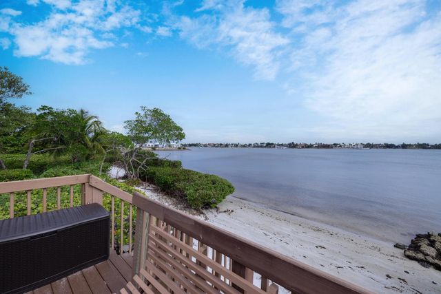 88 N Lakeshore Drive, Hypoluxo, FL 33462