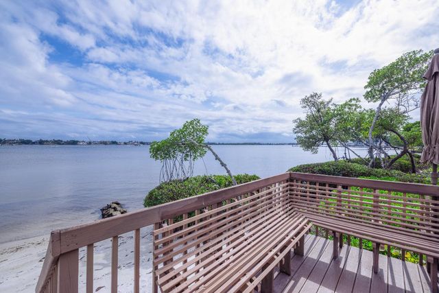 88 N Lakeshore Drive, Hypoluxo, FL 33462