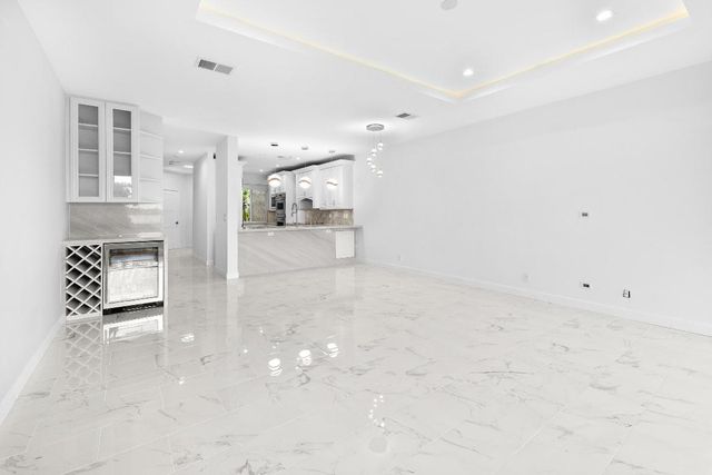 88 N Lakeshore Drive, Hypoluxo, FL 33462