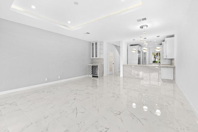 88 N Lakeshore Drive, Hypoluxo, FL 33462