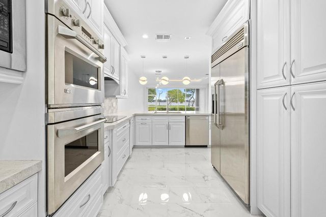 88 N Lakeshore Drive, Hypoluxo, FL 33462