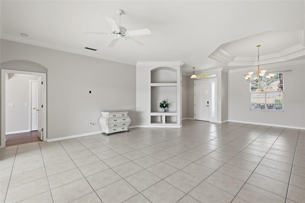 Image 13 of property listing at 518 COUNTRY LANE, Bradenton, FL 34212