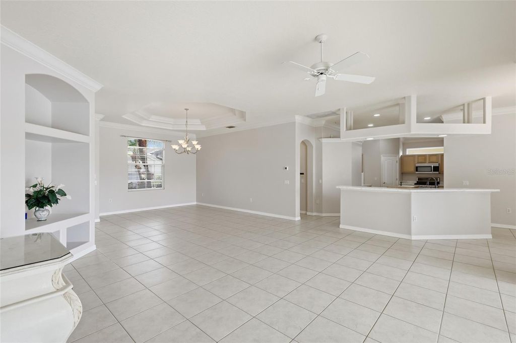 Image 14 of property listing at 518 COUNTRY LANE, Bradenton, FL 34212