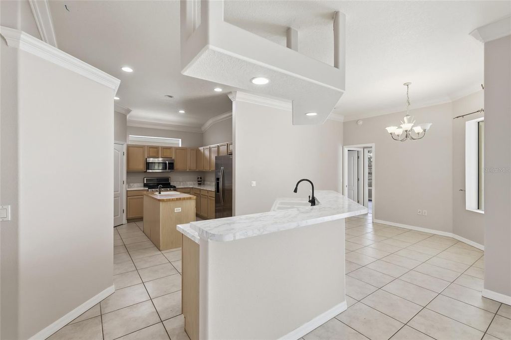 Image 15 of property listing at 518 COUNTRY LANE, Bradenton, FL 34212