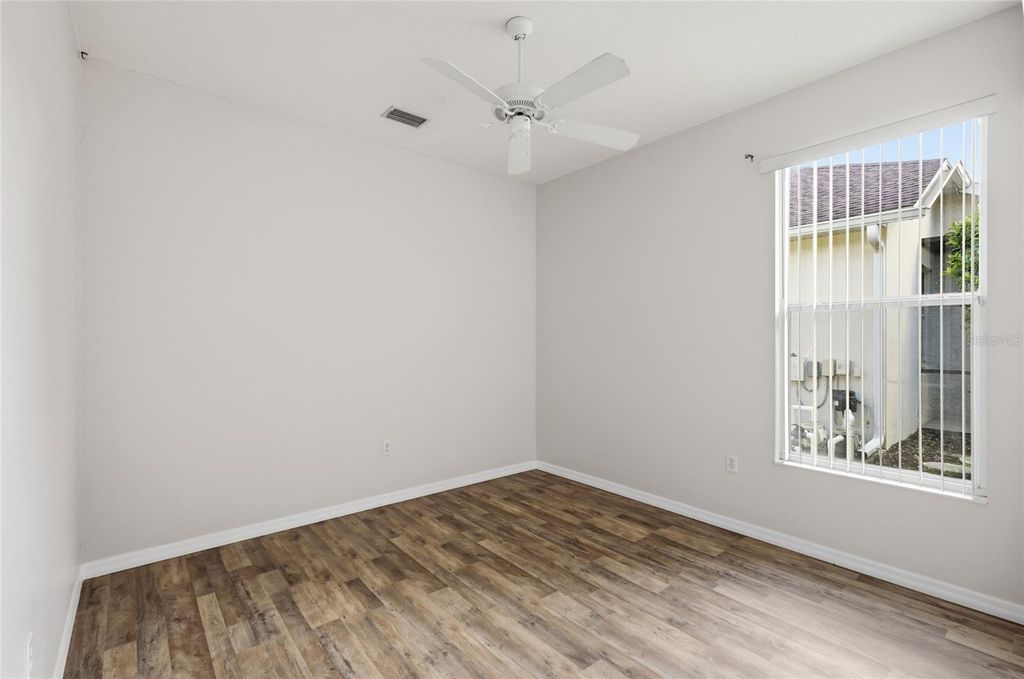 Image 23 of property listing at 518 COUNTRY LANE, Bradenton, FL 34212