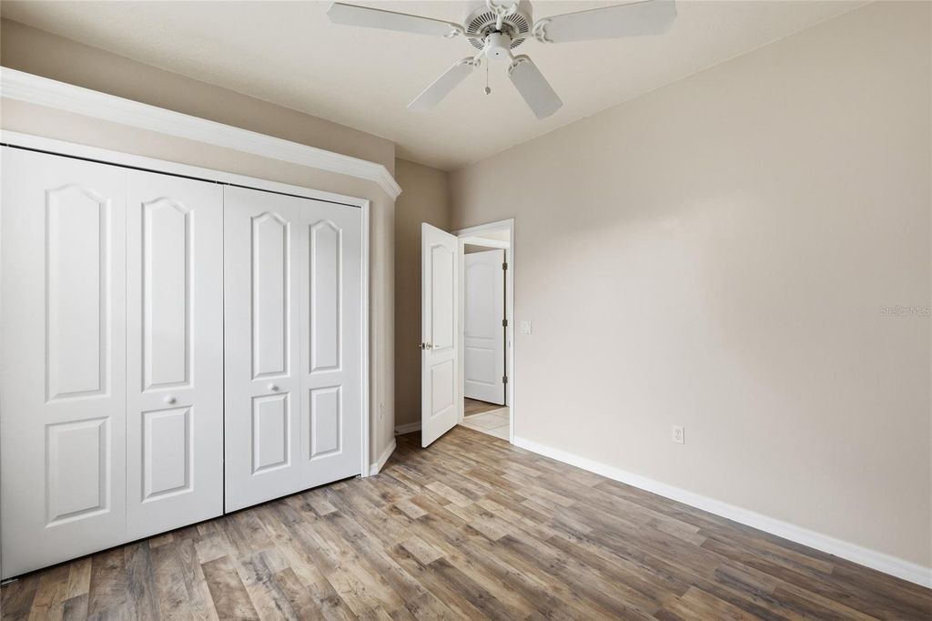 Image 24 of property listing at 518 COUNTRY LANE, Bradenton, FL 34212