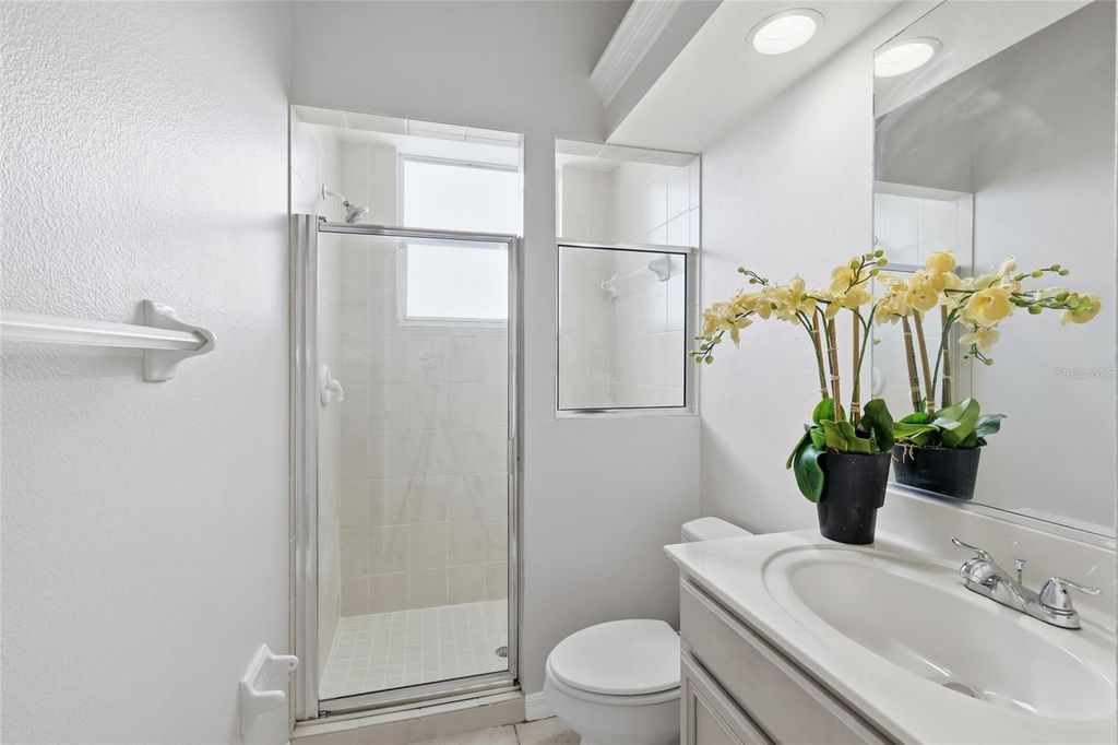 Image 25 of property listing at 518 COUNTRY LANE, Bradenton, FL 34212