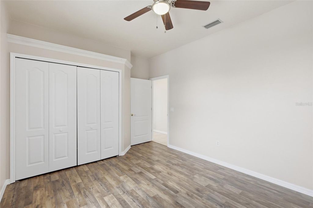 Image 27 of property listing at 518 COUNTRY LANE, Bradenton, FL 34212