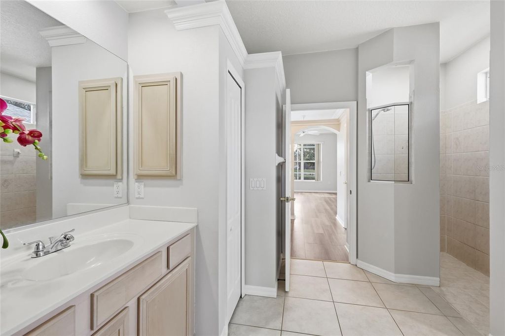 Image 32 of property listing at 518 COUNTRY LANE, Bradenton, FL 34212