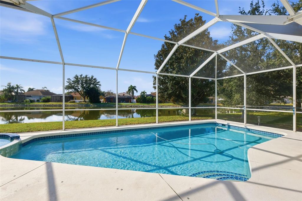 Image 34 of property listing at 518 COUNTRY LANE, Bradenton, FL 34212